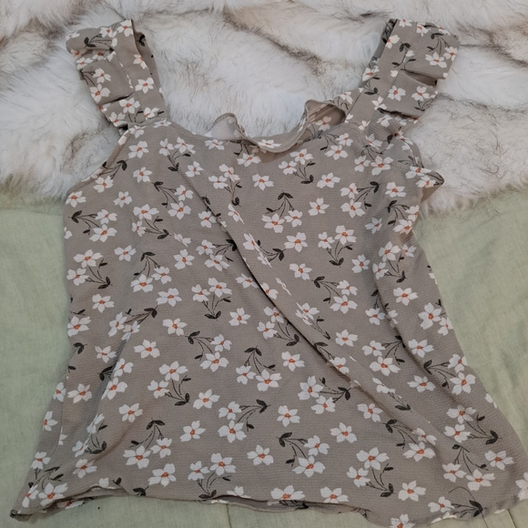 Cute Floral Top - Picture 2 of 2